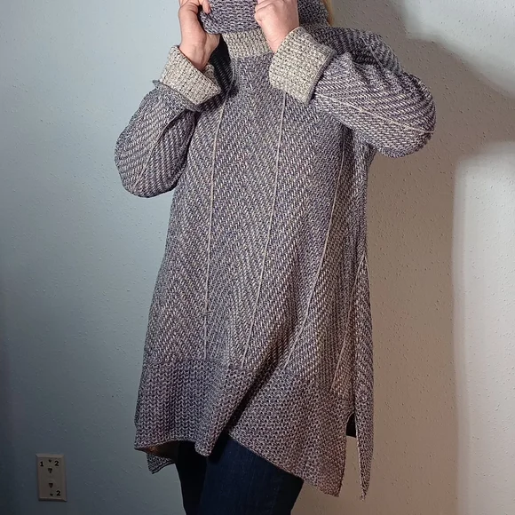 The Second Most Perfect Sweater I've Ever Seen - Picture 4 of 7